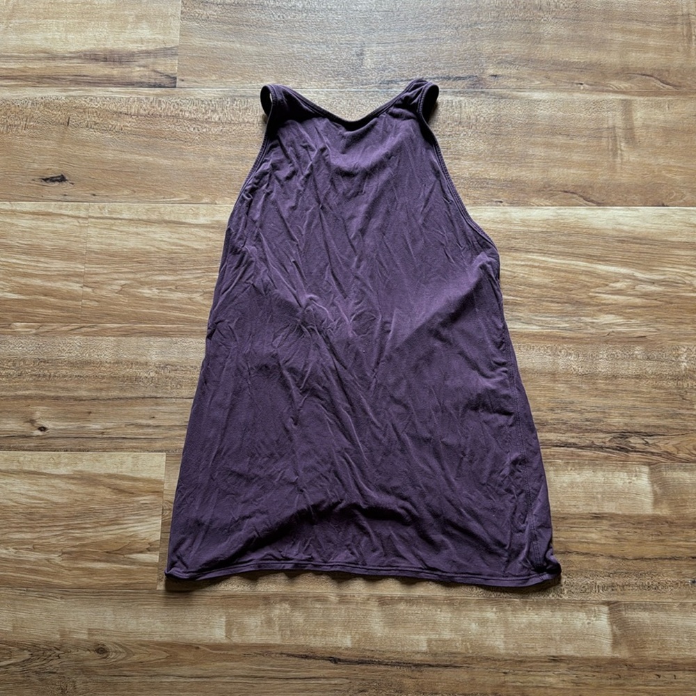 Lululemon top.